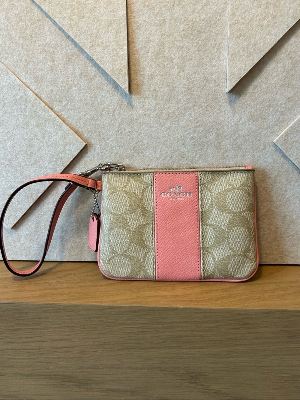Coach Signature Corner Zip Small Wristlet with Hangtag